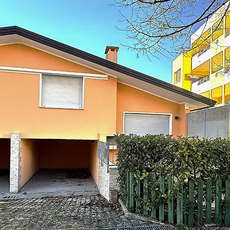 Villa Comfy In Location Bibione
